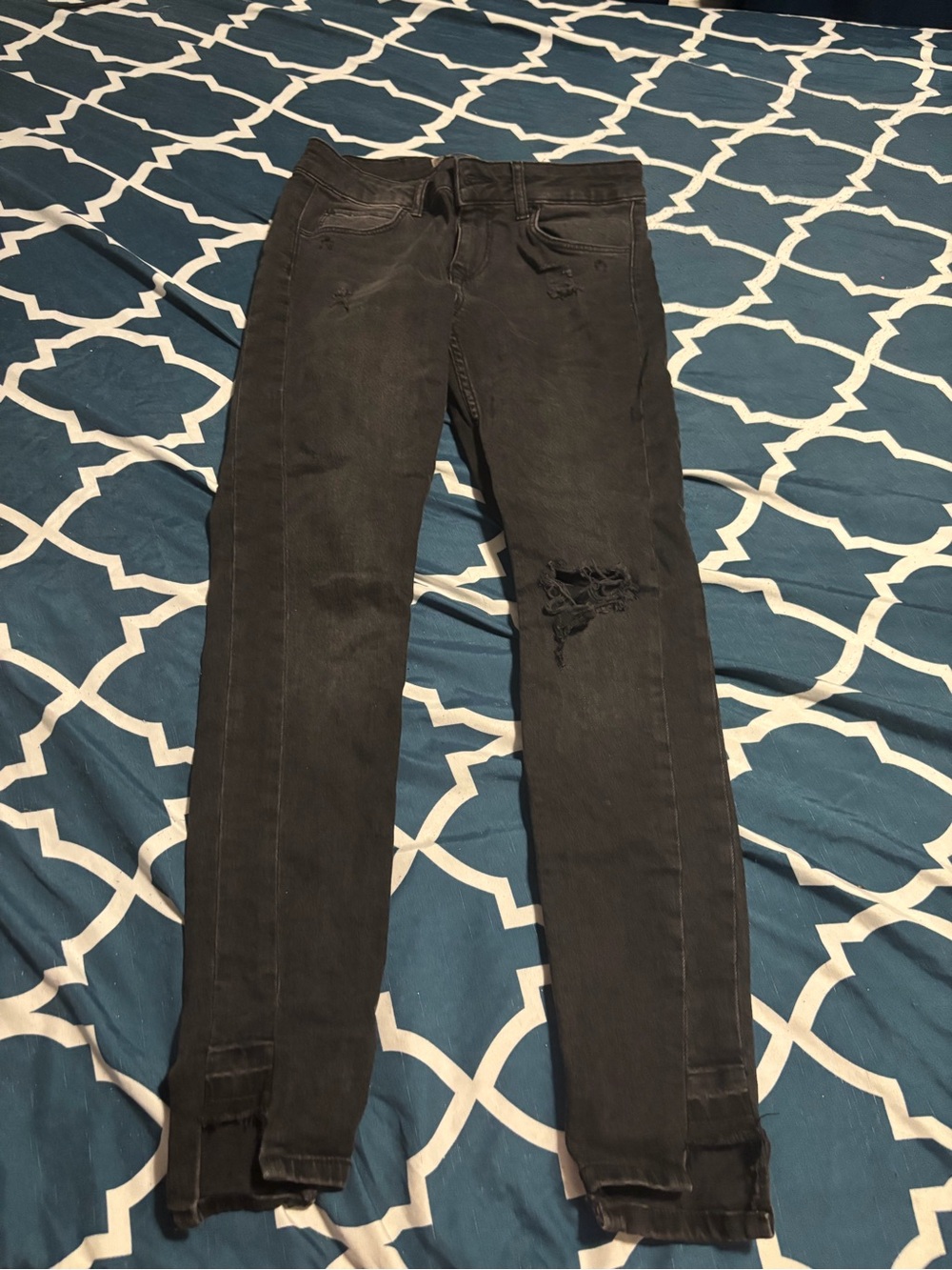Women size 4 distressed jeans